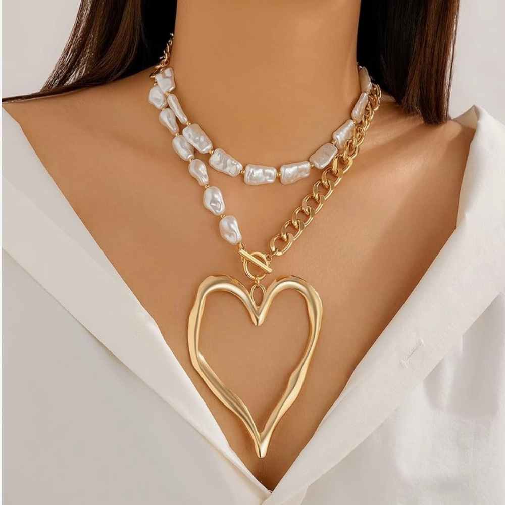 Gold and White pearls  Heart Pendant Necklace - Picture 4 of 4